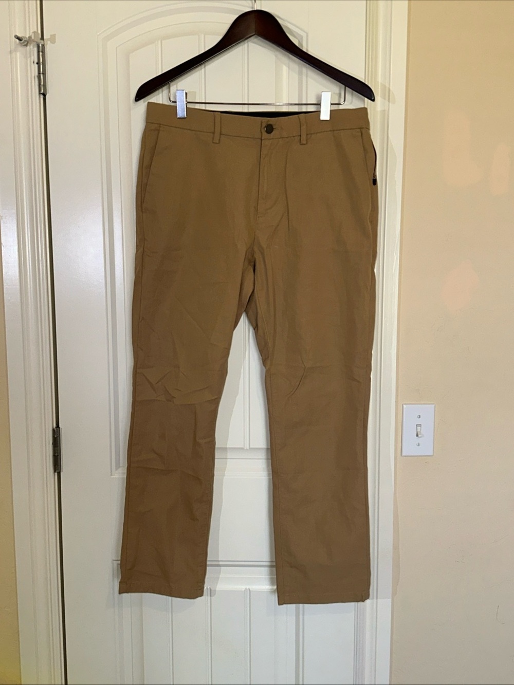 Old Navy Ultimate Tech Slim Built-In Flex Khaki Pants 33x30